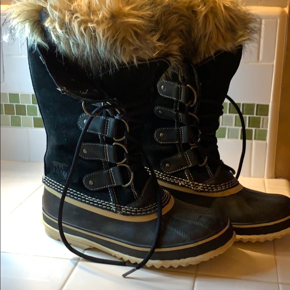 Sorel Joan of Arctic size 8. Black.